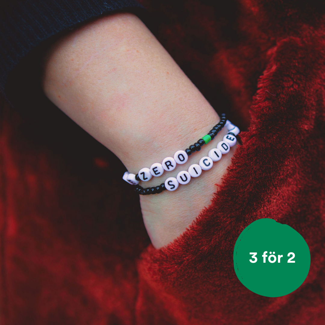 Armband - Svart med en grön pärla - 3 för 2